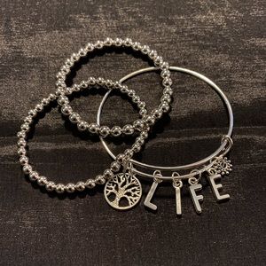 Modish customized bracelets